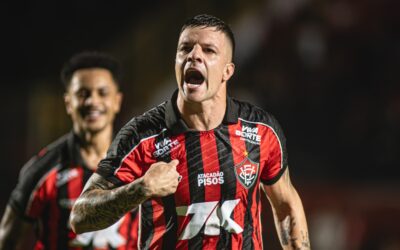 Com um gol em cada tempo, Vitória derrota o Atlético-MG e volta a vencer na Série A