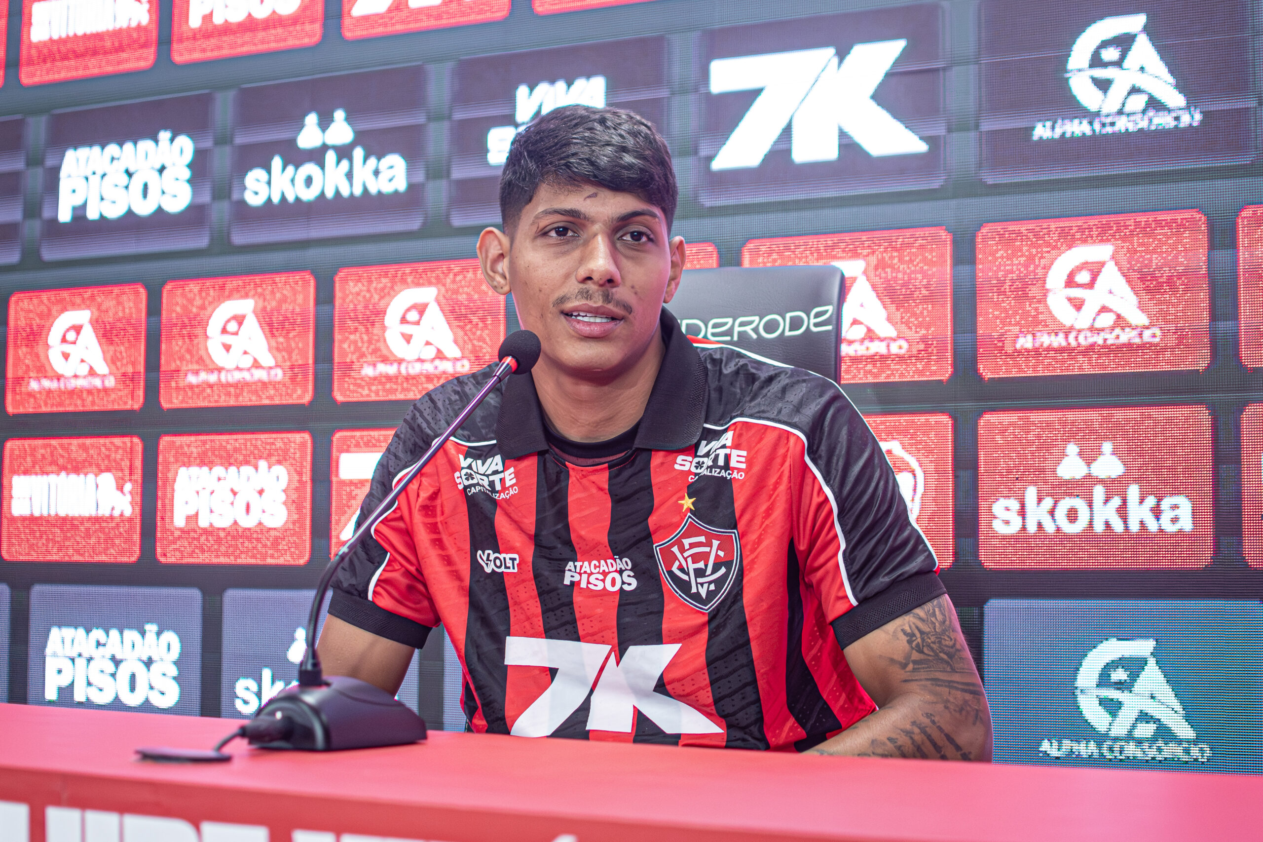 Novo volante do Vitória, Zé Vitor espera boas atuações para ser comprado em definitivo pelo clube: “Tenho muito a somar”