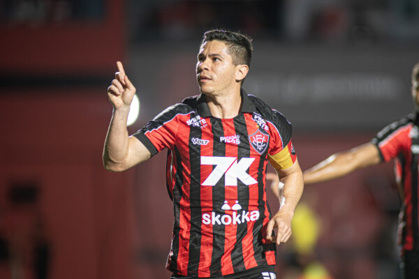 Osvaldo comemora seu gol - Foto: Victor Ferreira/EC Vitória