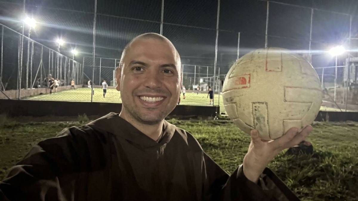 Ingressos para jogo solidário com Frei Gilson na Arena de Pernambuco já estão disponíveis para o público