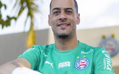Bahia oficializa contratação do goleiro Léo Vieira, que estava na Chapecoense