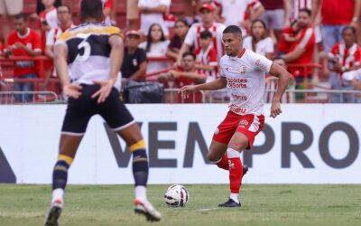 Com um a menos, Náutico perde para o Criciúma na estreia da Série B