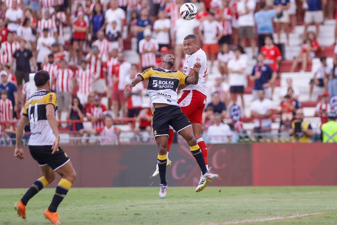 Com um a menos, Náutico perde para o Criciúma na estreia da Série B 2 Náutico x Criciúma - Série B 2026