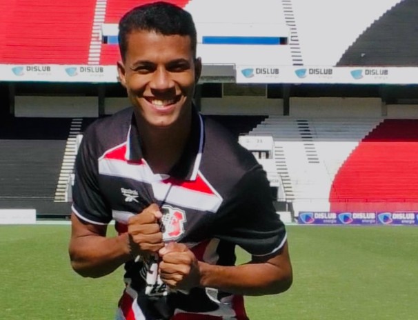 Santa Cruz anuncia contratação do atacante Nilton, ex-Penedense