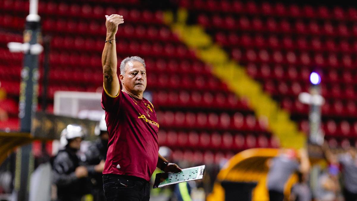 Márcio Goiano cita ‘matemática da Série B’ e valoriza ponto do Sport na Ilha do Retiro: “Quem quer subir precisa somar”