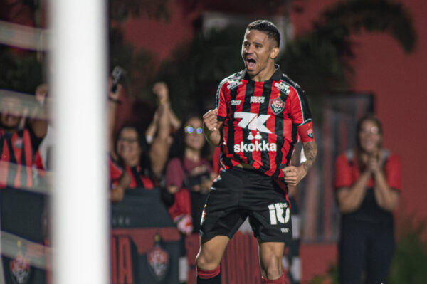 Erick comemora seu gol contra a Juazeirense - Foto: Victor Ferreira/EC Vitória