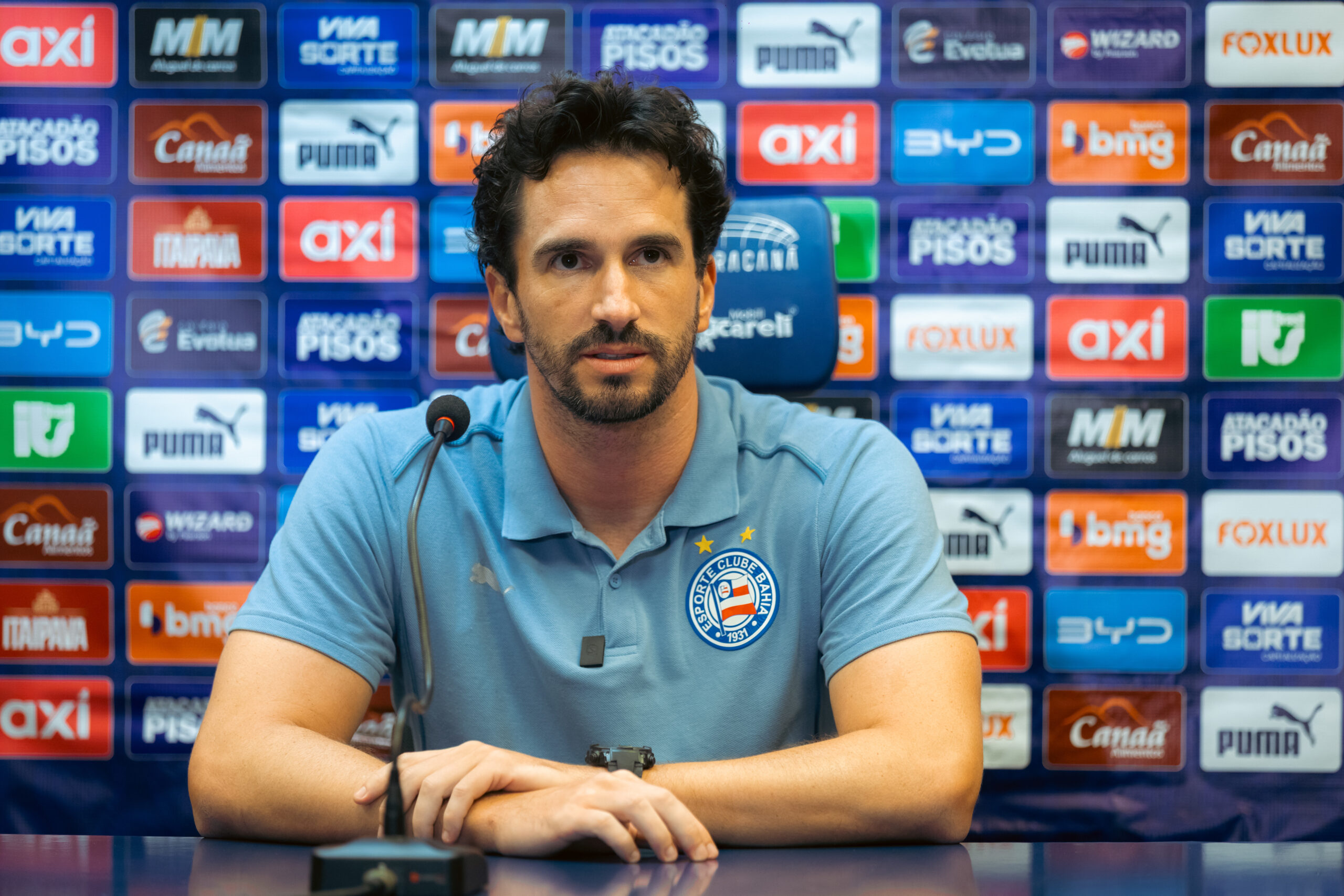 Auxiliar do Bahia elogia partida de Léo Vieira e aponta falhas na atuação do Esquadrão contra o Flamengo: “Erramos demais”