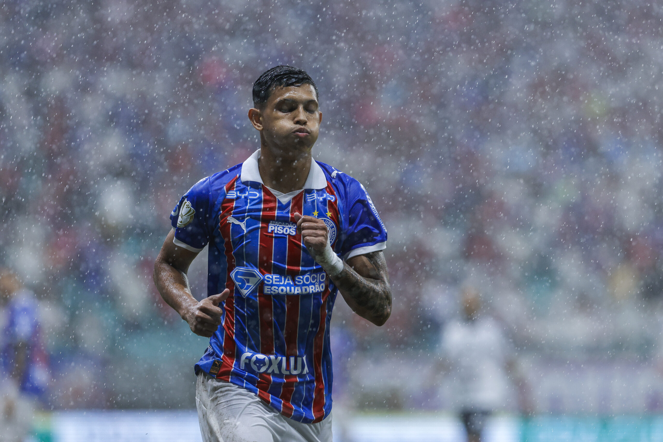 Debaixo de muita chuva, Bahia perde para o Remo na Fonte Nova e larga em desvantagem na Copa do Brasil