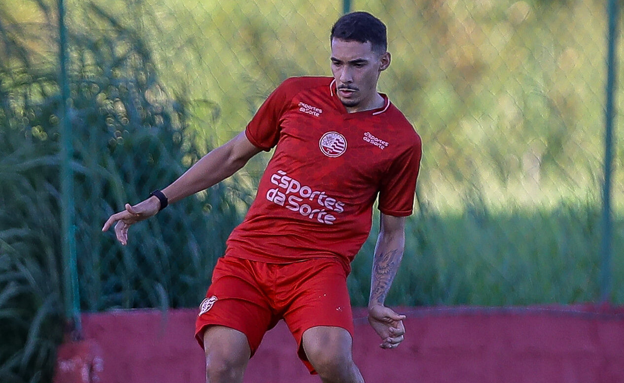 Betão - Zagueiro - Náutico