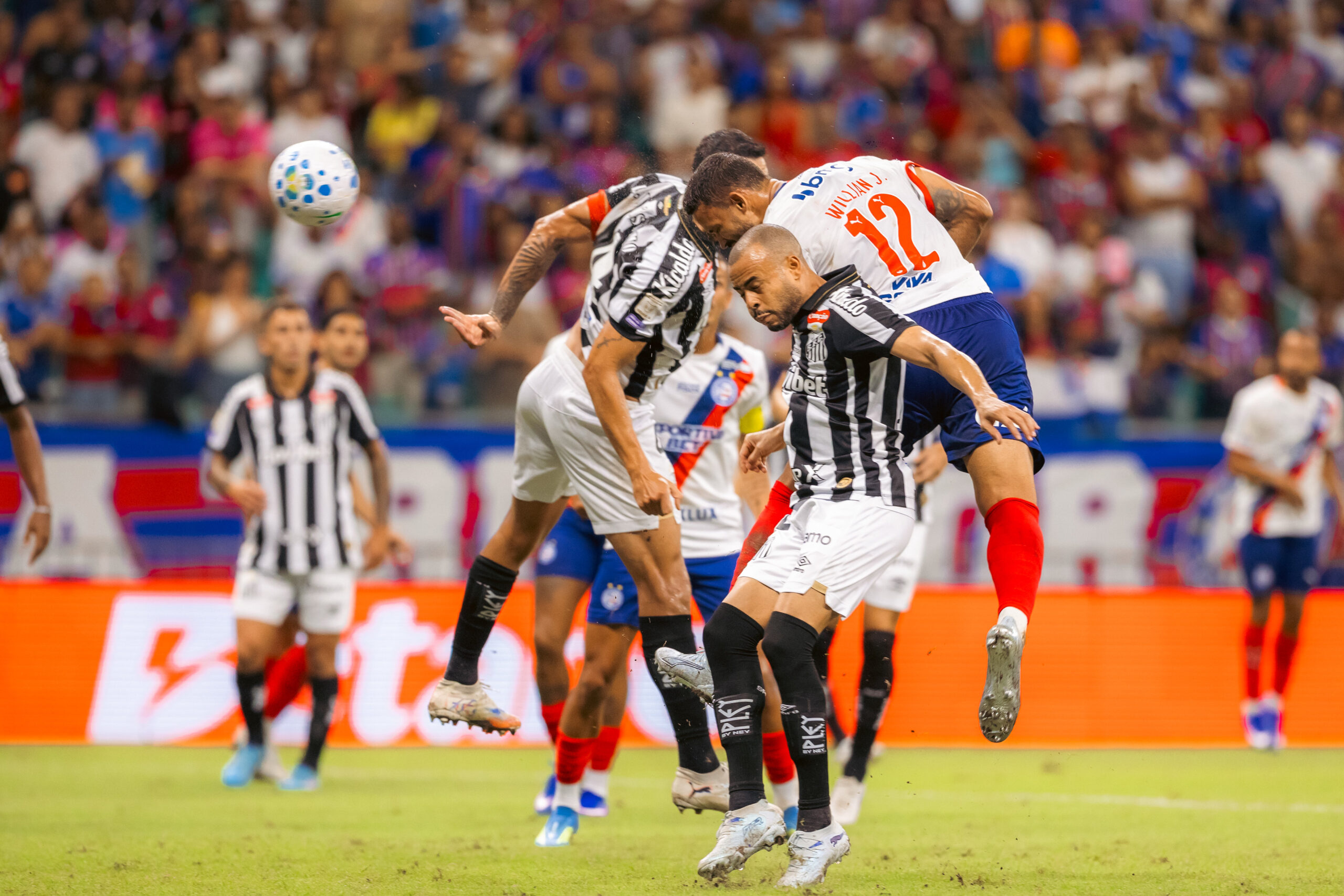 Bahia começa mal, mas busca empate contra o Santos e chega a três jogos consecutivos sem vencer na Fonte Nova