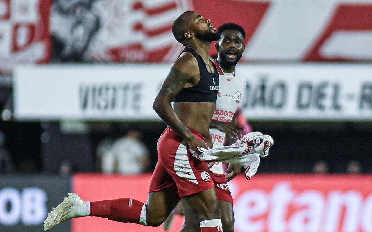 Com gol de Victor Andrade, Náutico vence o Athletic e sobe na tabela de classificação da Série B