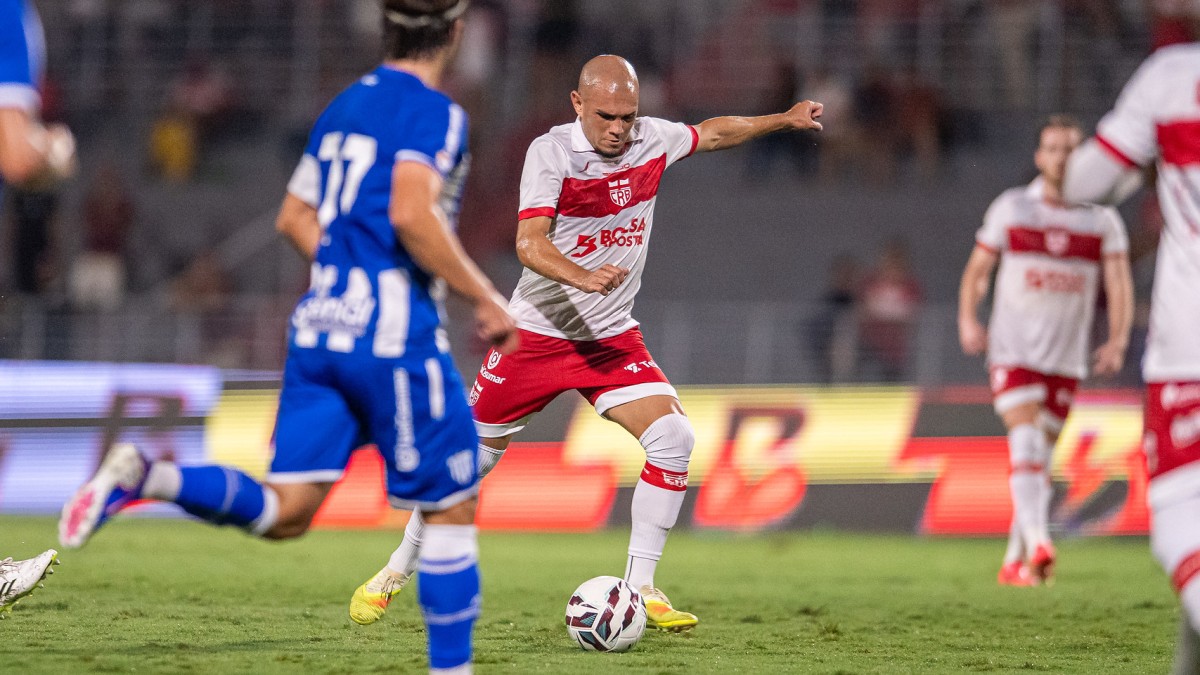 Sem efetividade no ataque, CRB perde para o Avaí dentro do Rei Pelé pela Série B