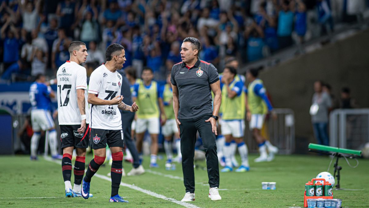 Pior visitante da Série A, Vitória testa crise da Chapecoense fora de casa