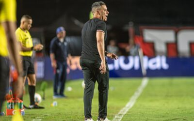 Jair Ventura vê o Vitória em evolução após empate com o Corinthians