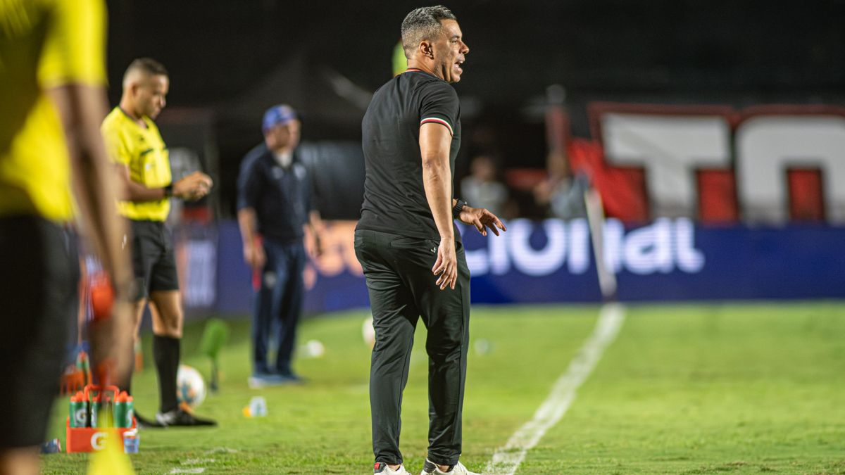 Jair Ventura vê o Vitória em evolução após empate com o Corinthians