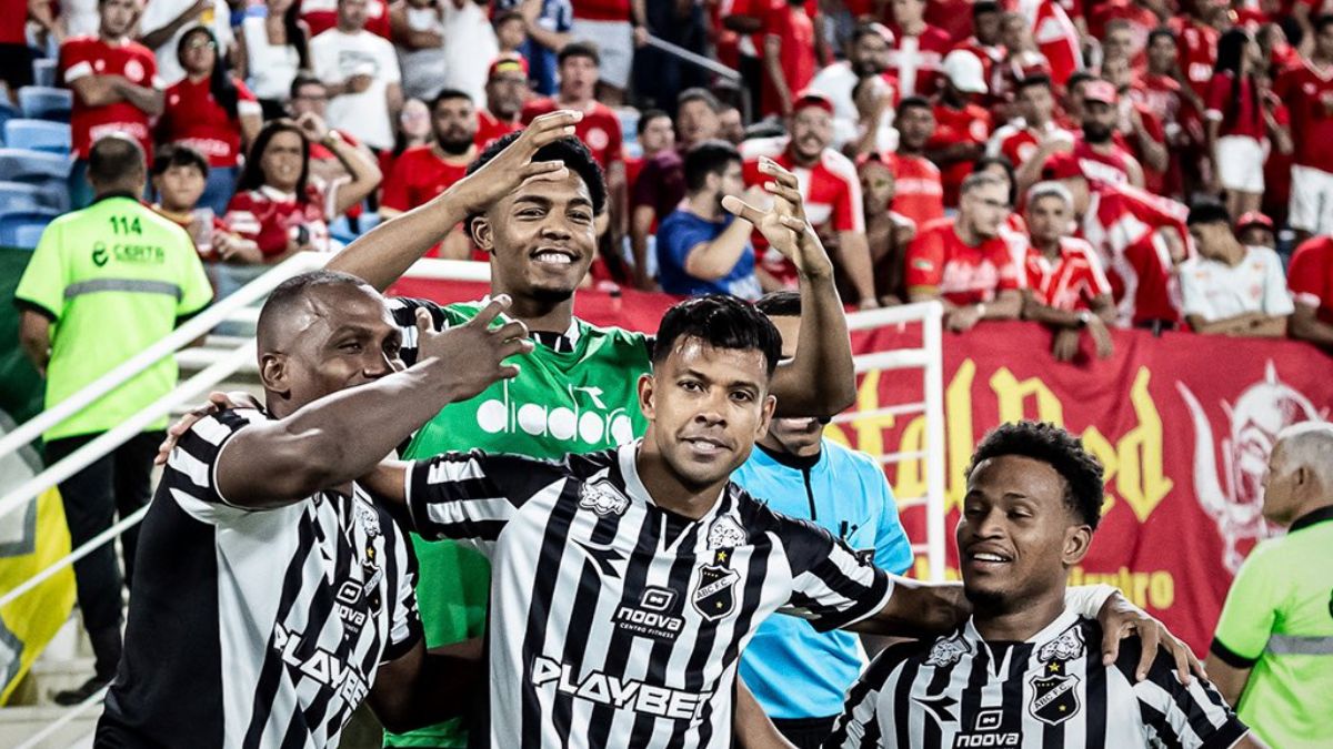 Wallyson vira o terceiro maior artilheiro do ABC