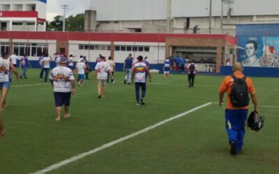 Torcida do Fortaleza entra no Pici para protestar contra o momento do clube e em apoio a Brítez