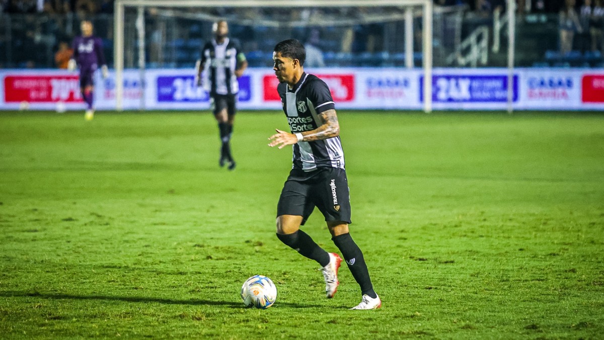Cria do Ceará, Giulio celebra primeiro gol como profissional: “Muito feliz pela confiança”