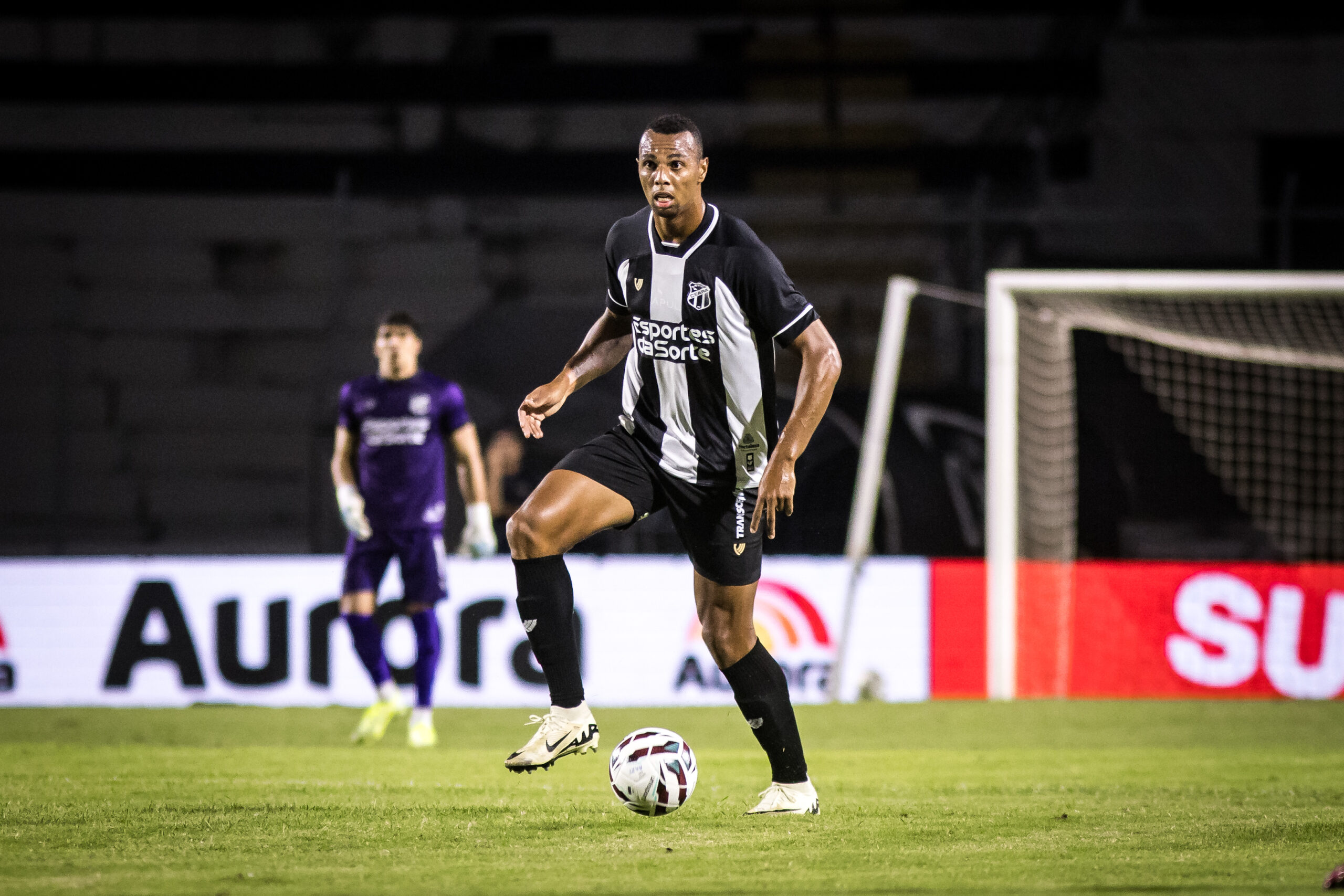 Com um a menos, Ceará busca empate contra a Ponte Preta fora de casa pela Série B