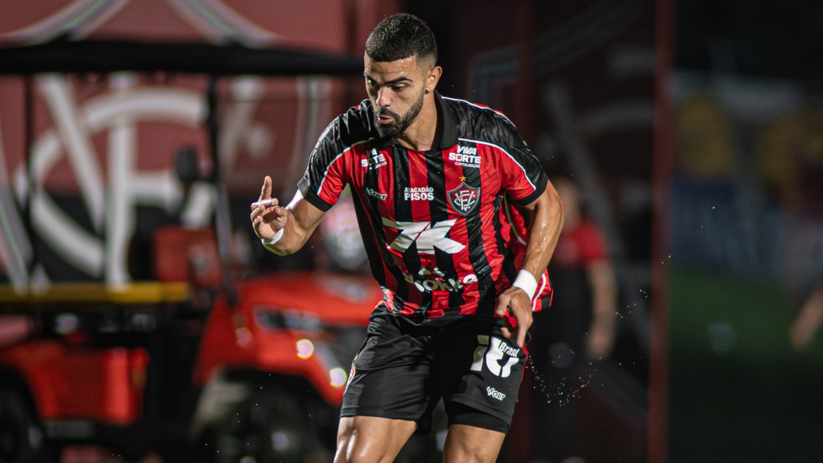 Atacante projeta dificuldade contra o São Paulo, mas destaca ímpeto do Vitória: “Queremos muito vencer”