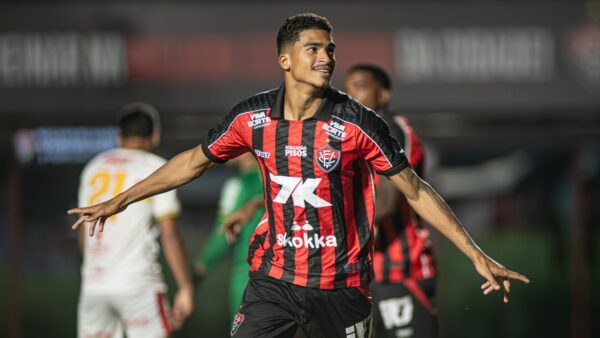 Renê, atacante do Vitória