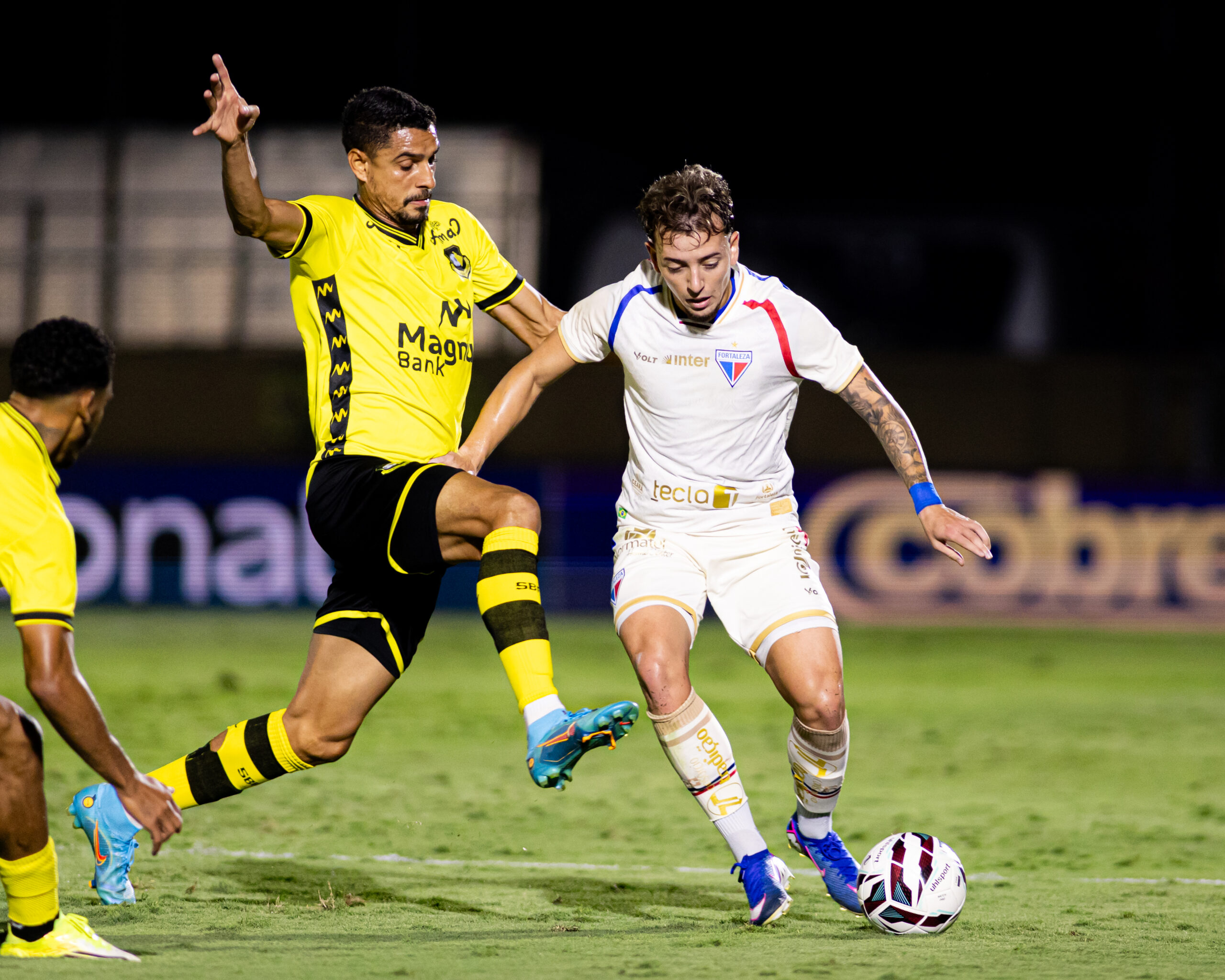 Fortaleza insiste, consegue superar o goleiro Alex Alves e vence o São Bernardo na Série B