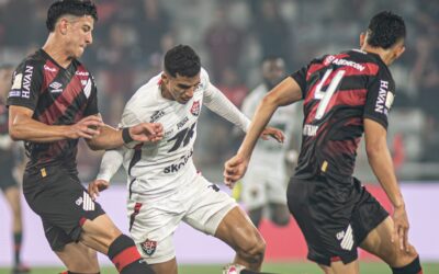 Vitória perde de virada para o Athletico-PR e quebra sequência positiva no Brasileirão