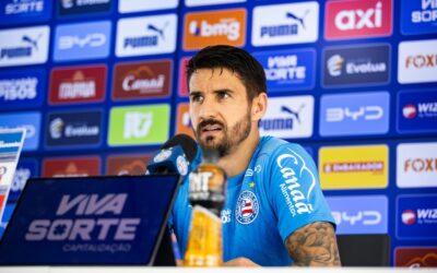 Everaldo celebra bom momento pelo Bahia e comenta disputa pela titularidade com Willian José: “Normal para mim”
