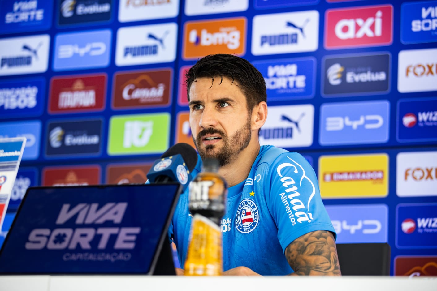 Everaldo celebra bom momento pelo Bahia e comenta disputa pela titularidade com Willian José: “Normal para mim”