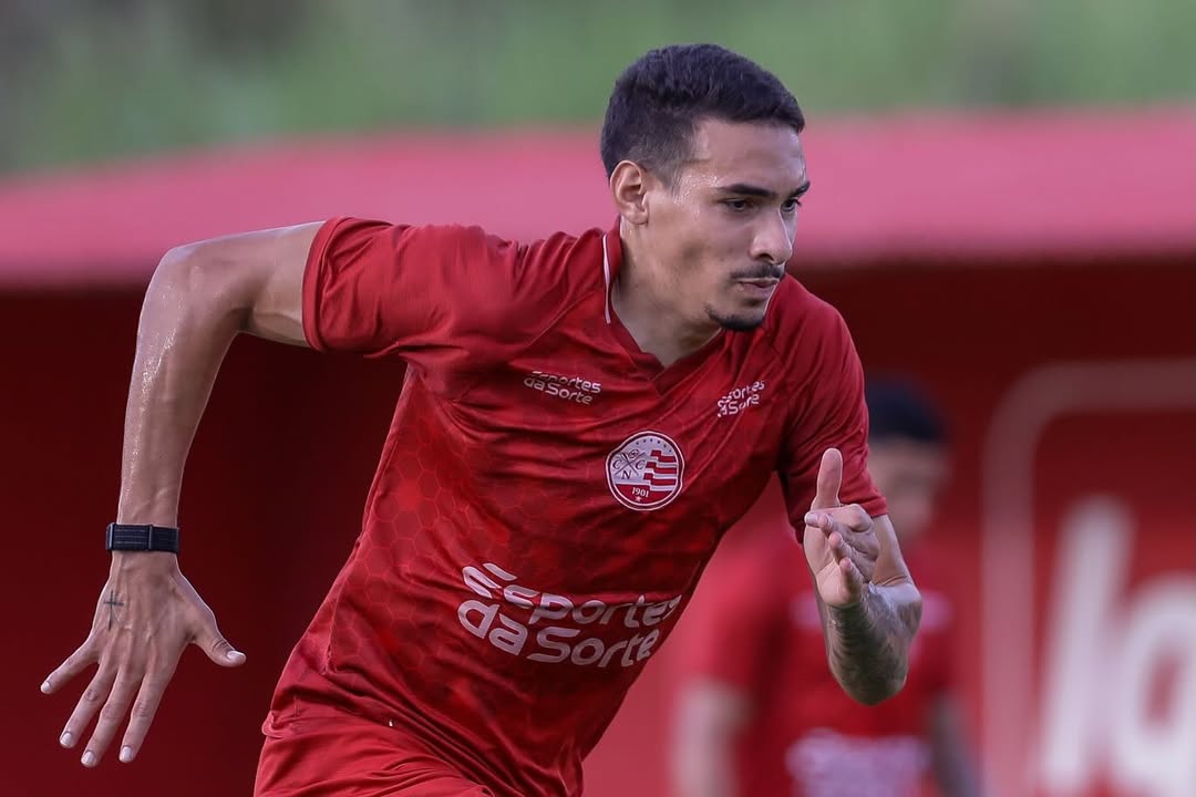 Náutico: Zagueiro Betão sente desconforto e precisa ser substituído contra o Atlético-GO