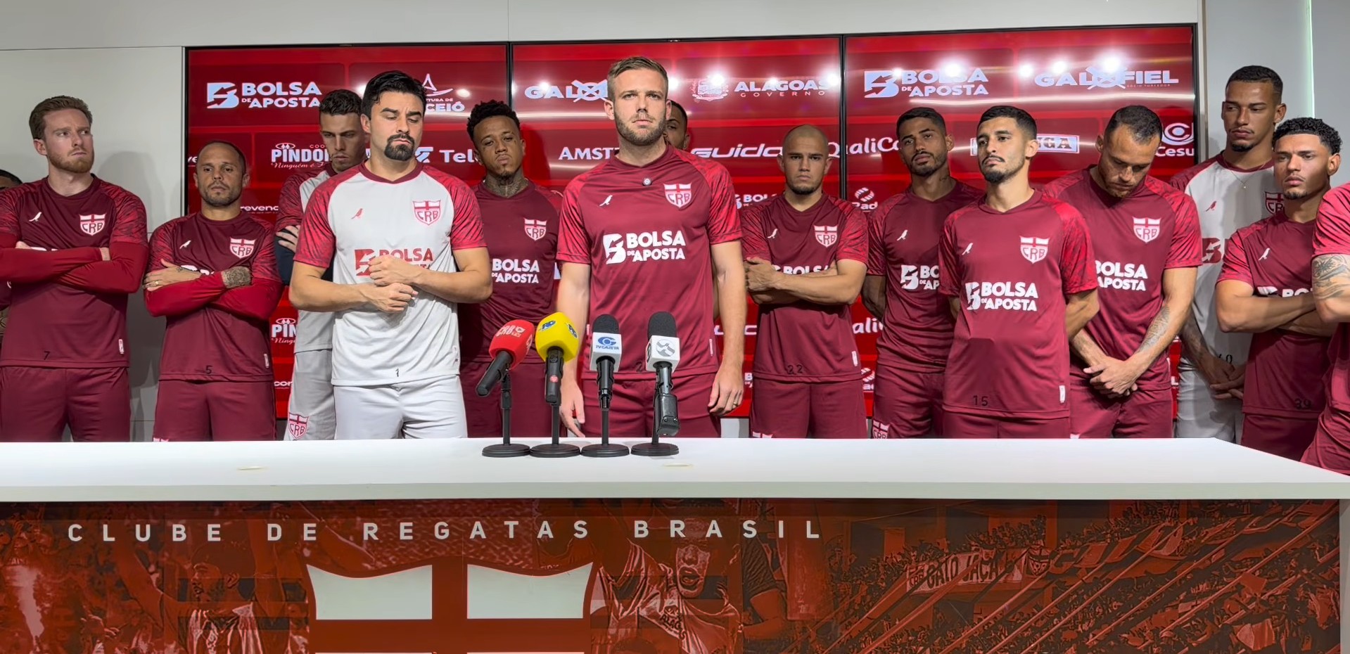 Elenco do CRB se pronuncia e nega divergência com o técnico Eduardo Barroca