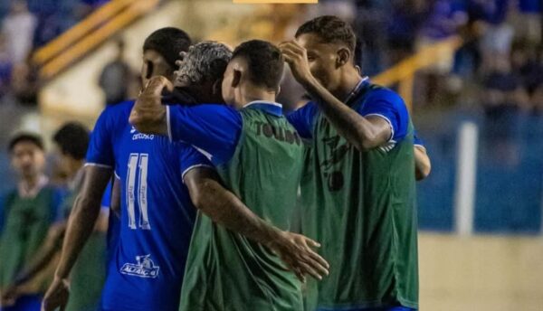Jogadores do Confiança comemoram gol - Foto: Sérgio Luis/Confiança