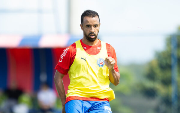 Bahia: Caio Alexandre volta a trabalhar com bola e avança na recuperação 1 Caio Alexandre em treino do Bahia - Foto: Catarina Brandão/EC Bahia