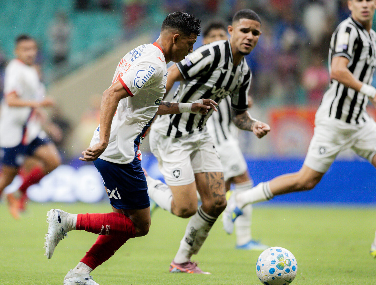 Nos acréscimos, Bahia vence o  Botafogo de virada e encerra sequência negativa da temporada