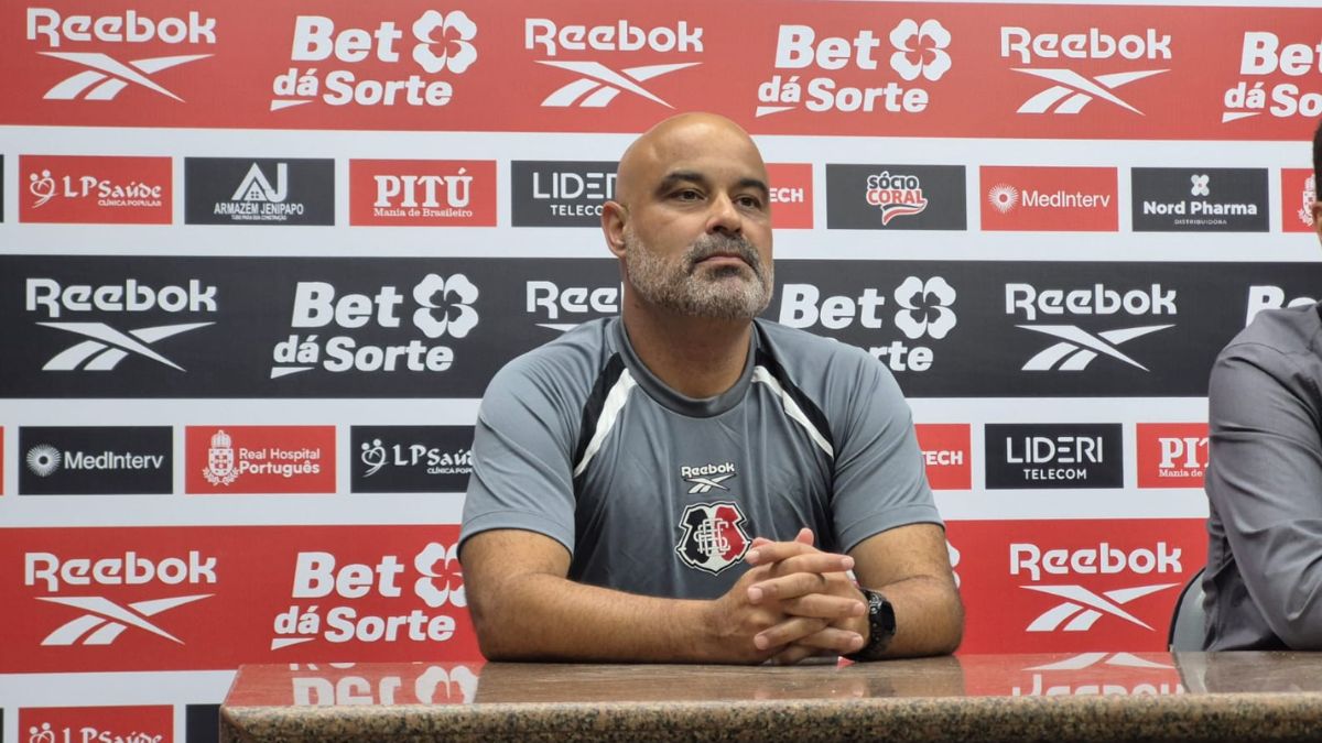 Cristian de Souza defende atacantes corais: “Ninguém tem os camisas 9 que o Santa Cruz tem”