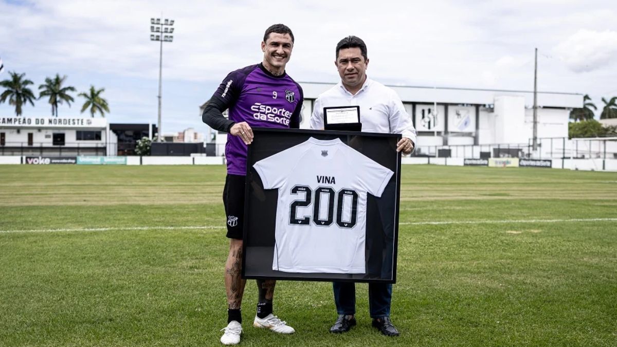 Vina completa 200 jogos pelo Ceará e recebe homenagem 1 Vina - 200 - jogos - pelo - Ceará