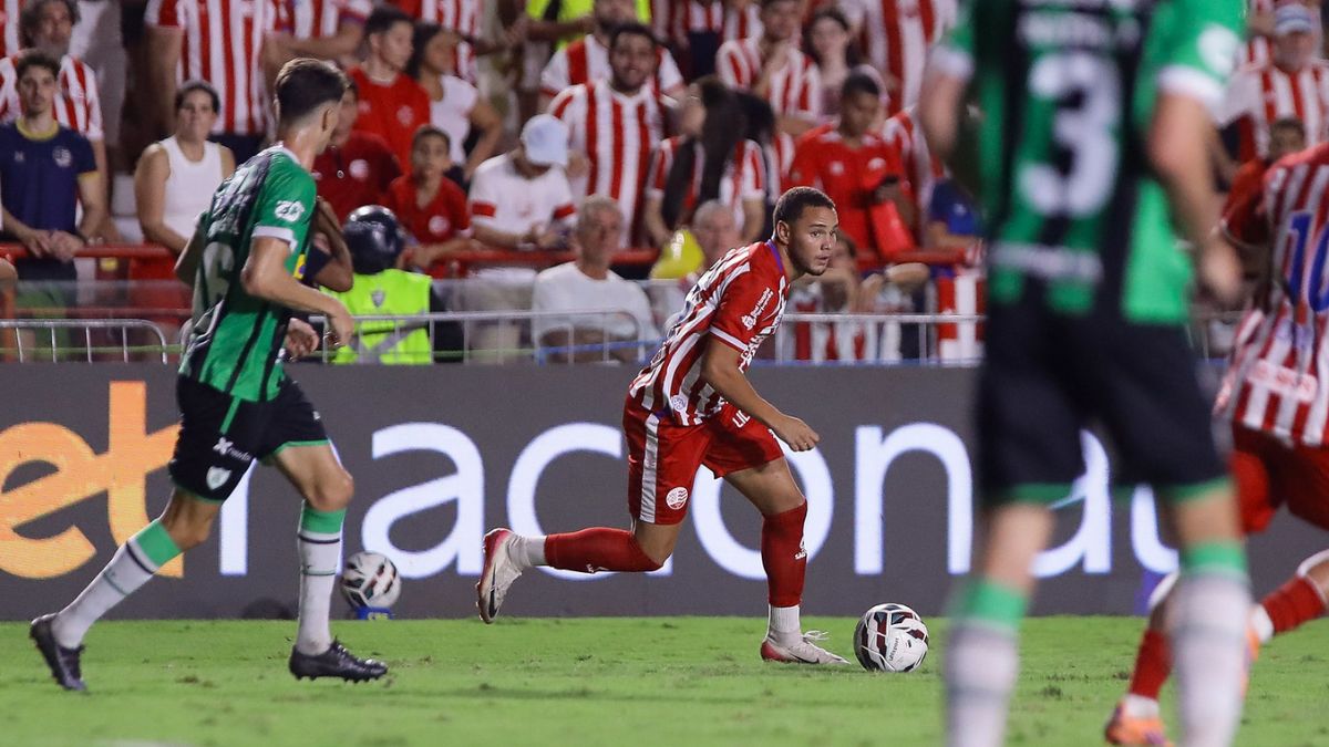 Halanzinho, meia do Náutico durante estreia profissional no jogo contra o América-MG pela Série B nos Aflitos