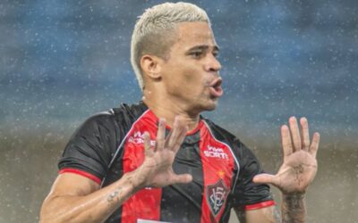 Erick completa 100 jogos pelo Vitória e atinge “duplo-duplo” na temporada