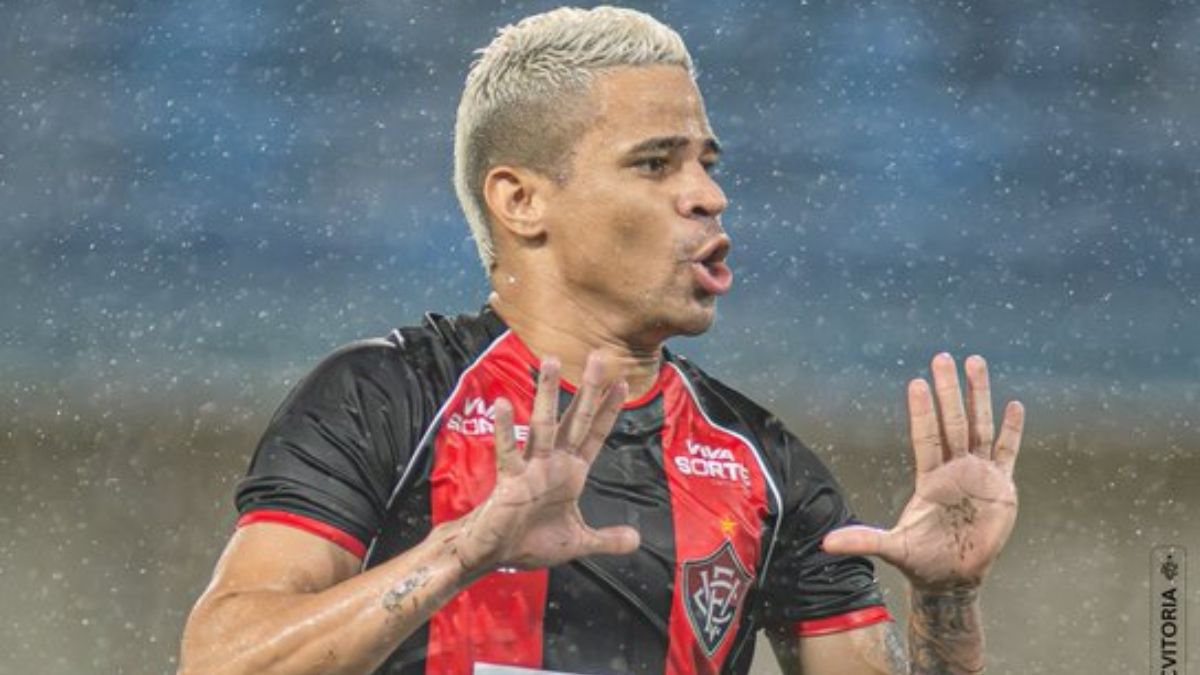 Erick completa 100 jogos pelo Vitória e atinge “duplo-duplo” na temporada