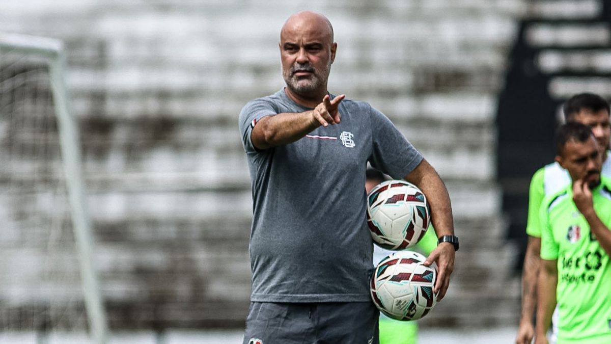 Técnico do Santa Cruz fala sobre atrasos salariais e ressalta compromisso do elenco: “Não há o que dizer sobre o comportamento deles”