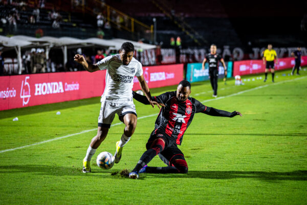 Primeiro tempo foi de chances para ambas equipes - Foto: Felipe Santos/Ceará SC