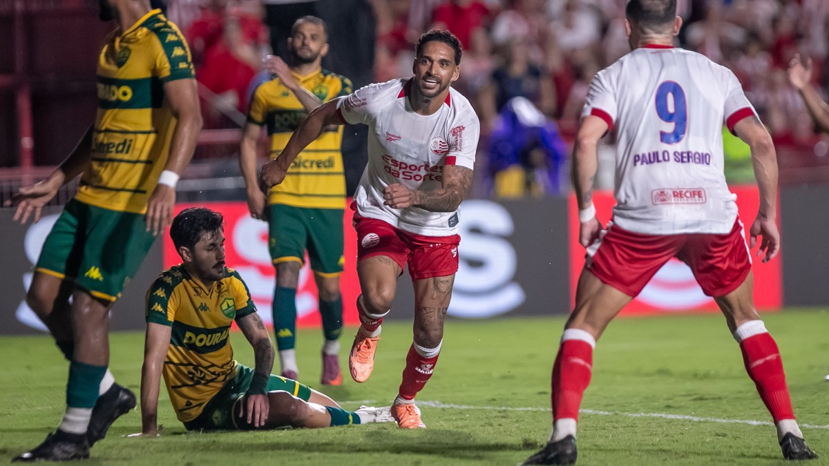 Náutico emenda 3ª vitória seguida na Série B ao bater o Cuiabá e assume liderança provisória