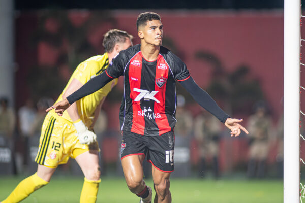Vitória vence Internacional e aumenta sequência invicta no Barradão pela Série A 1 Renê comemora seu gol - Foto: Victor Ferreira/EC Vitória