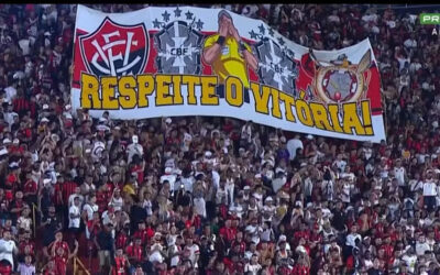 STJD mantém multa ao Vitória por faixa da torcida de protesto contra a arbitragem