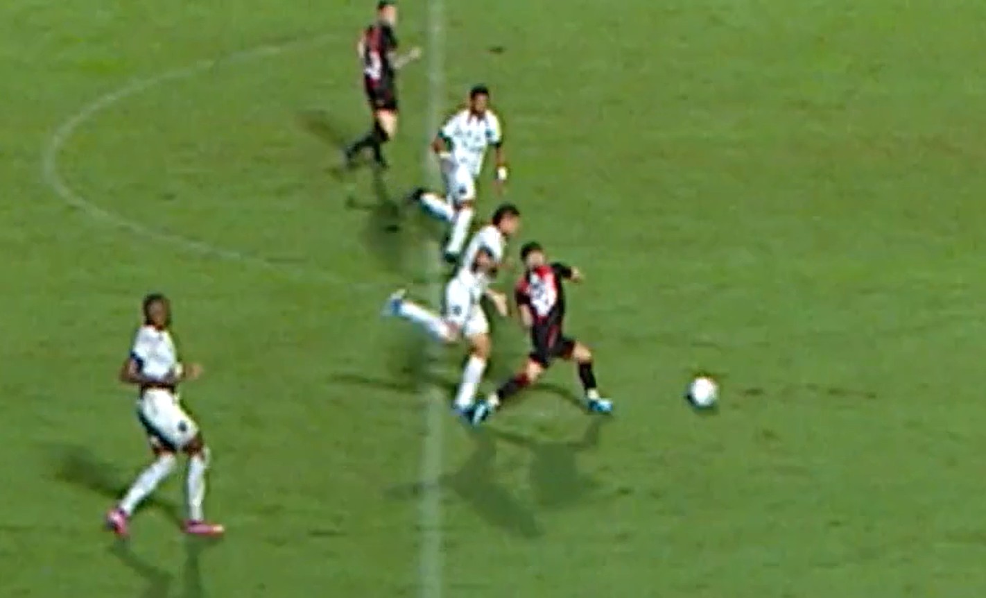CBF divulga análise do VAR sobre lance da expulsão de Edson no jogo entre Vitória e ABC no Nordestão