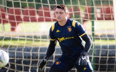 Após nova lesão, Denis retorna ao departamento médico do Sport sem previsão de volta
