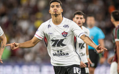 Vitória oficializa compra de Renê e atacante promete manter bom nível: “Não vou sentar no contrato”