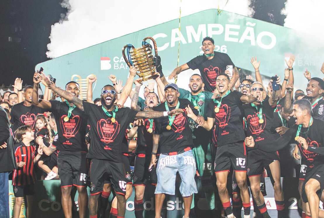 Elenco do Vitória comemora título da Copa do Nordeste - Foto: Victor Ferreira/EC Vitória