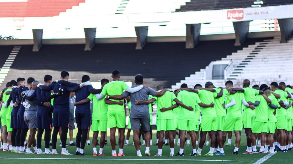 Santa Cruz treina no estádio do Arruda para a Série C do Brasileirão 2026