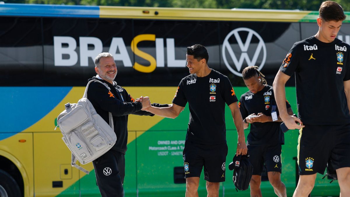 Ancelotti confirma Douglas Santos titular e saída de Cunha em último amistoso antes da Copa do Mundo